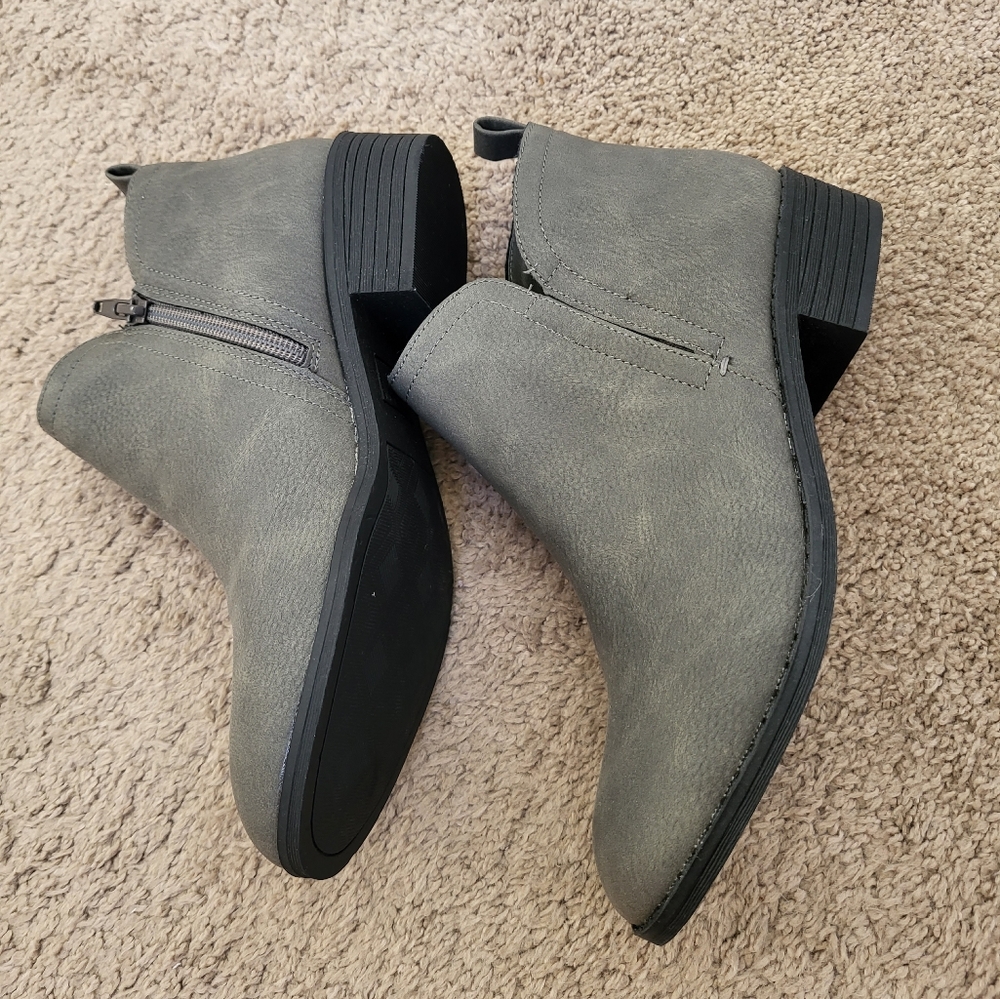 NWOT Sun + Stone Gray Ankle Boots Size 7 - Picture 4 of 8